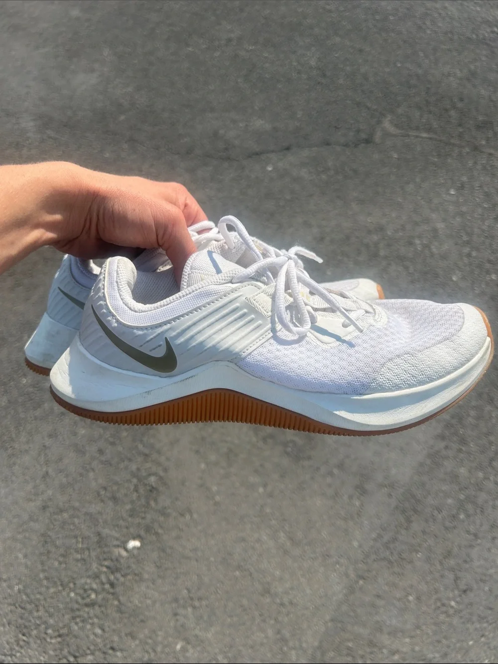 Nike Women's White and Gold Training Sneakers